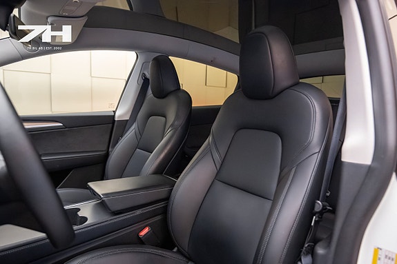 Tesla Model Y 14 of 18