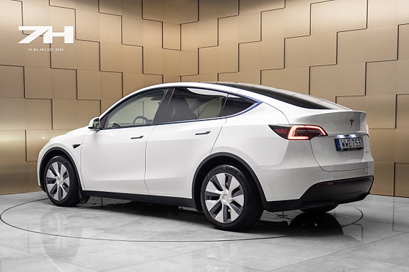 Tesla Model Y 3 of 5
