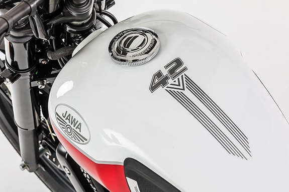 Jawa 42 BOBBER 5 of 8