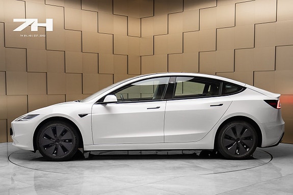 Tesla Model 3 2 of 5