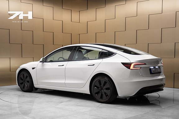 Tesla Model 3 3 of 5