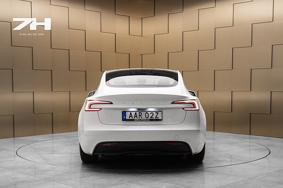 Tesla Model 3 4 of 5