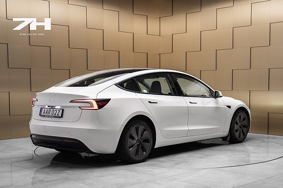 Tesla Model 3 5 of 5