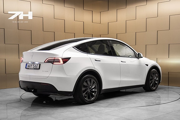 Tesla Model Y 5 of 5