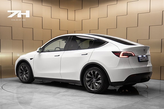 Tesla Model Y 3 of 5