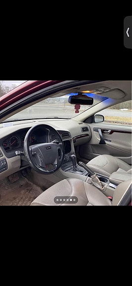 Volvo V70 3 of 4