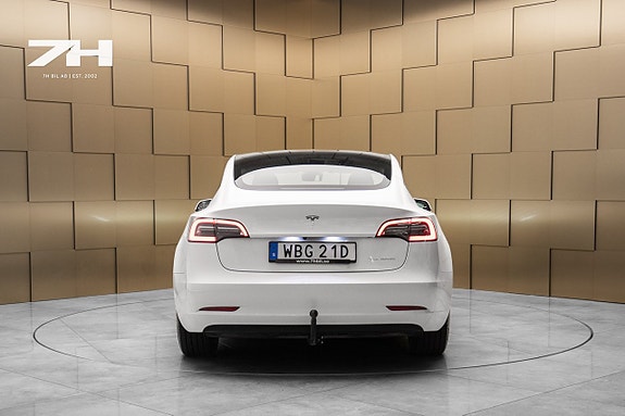 Tesla Model 3 4 of 5