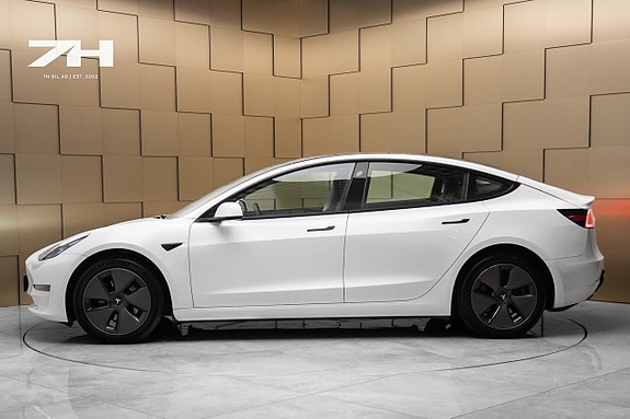 Tesla Model 3 2 of 5