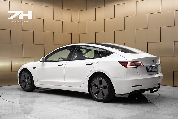 Tesla Model 3 3 of 5