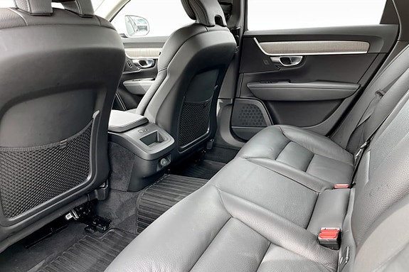 Volvo V90 Cross Country 8 of 9