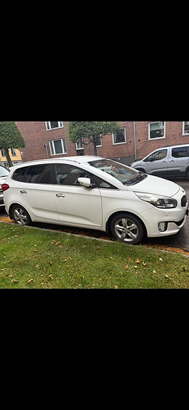 Kia Carens 3 of 5