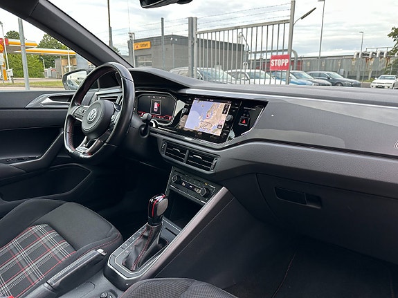Volkswagen Polo 18 of 24