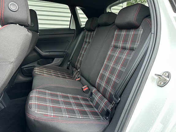 Volkswagen Polo 24 of 24