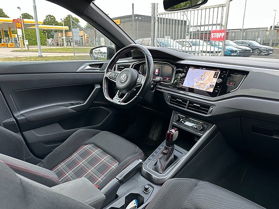 Volkswagen Polo 15 of 24