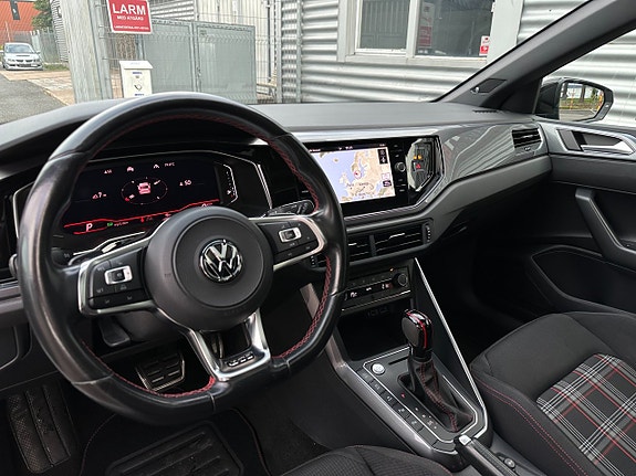 Volkswagen Polo 10 of 24