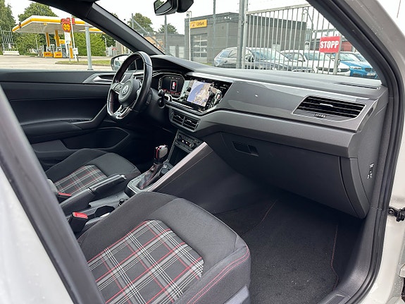 Volkswagen Polo 17 of 24