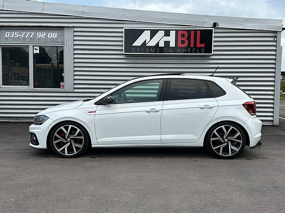 Volkswagen Polo 2 of 24