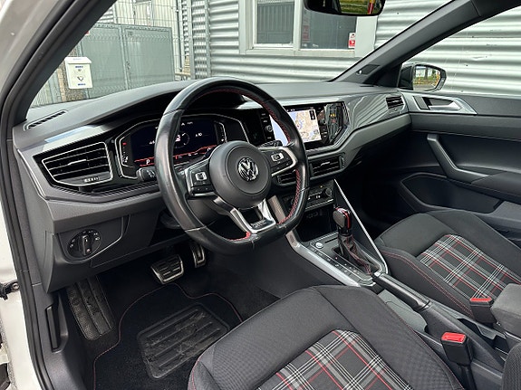 Volkswagen Polo 9 of 24