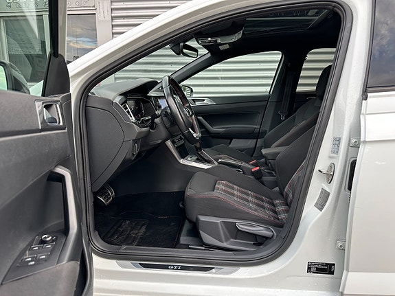Volkswagen Polo 13 of 24