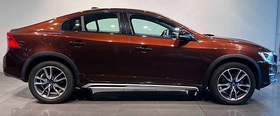 Volvo S60 Cross Country 2 of 3
