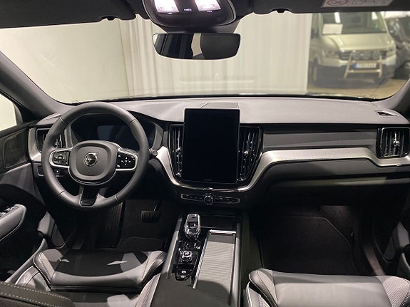 Volvo XC60 2 of 5