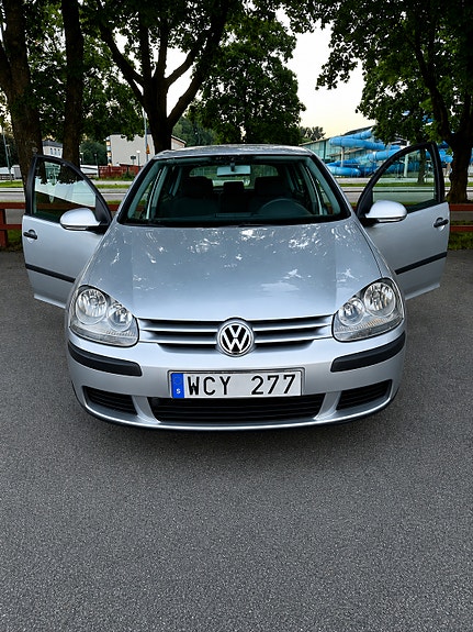 Volkswagen Golf V 9 of 10
