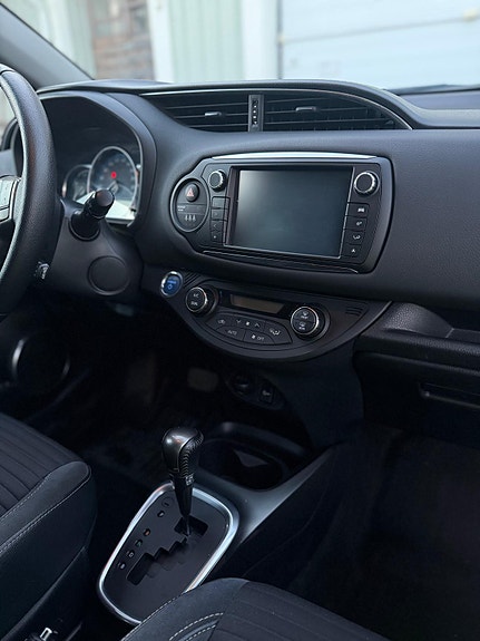 Toyota Yaris 8 of 10