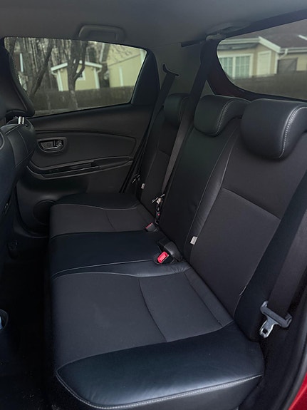 Toyota Yaris 6 of 10
