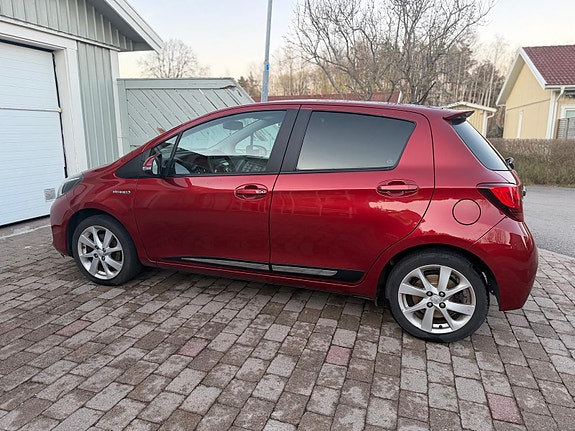 Toyota Yaris 2 of 10