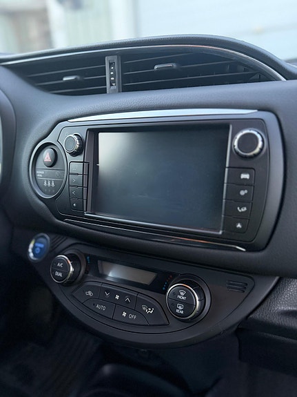 Toyota Yaris 4 of 10