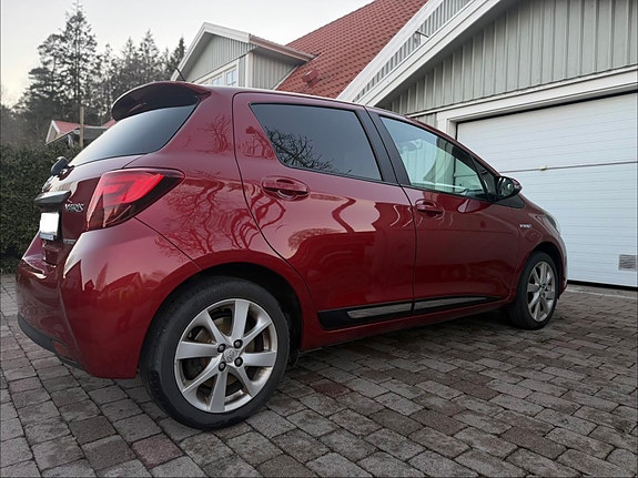 Toyota Yaris 3 of 10