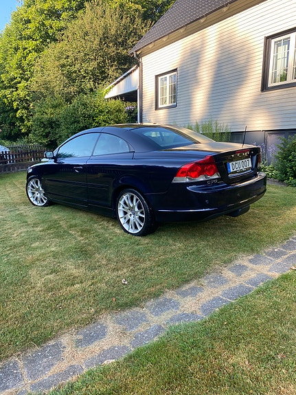 Volvo C70 2 of 5