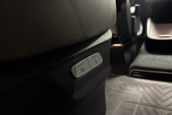 Mercedes-Benz V300 21 of 26