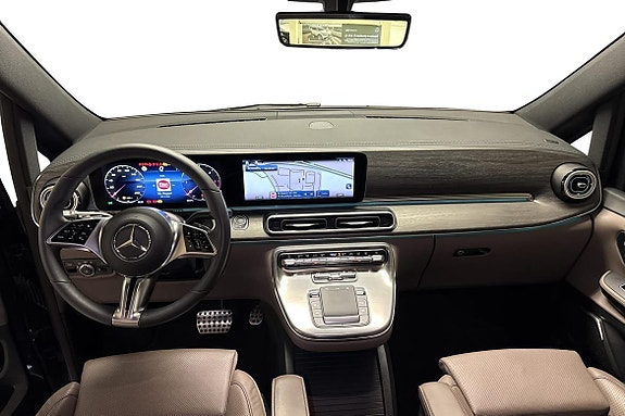 Mercedes-Benz V300 17 of 26