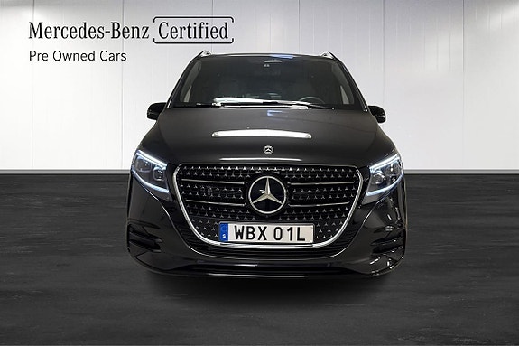 Mercedes-Benz V300 2 of 26