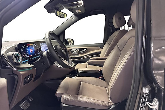 Mercedes-Benz V300 11 of 26