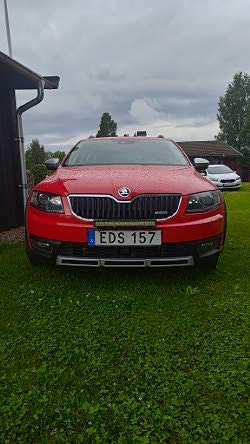 Skoda Octavia Scout 2 of 5
