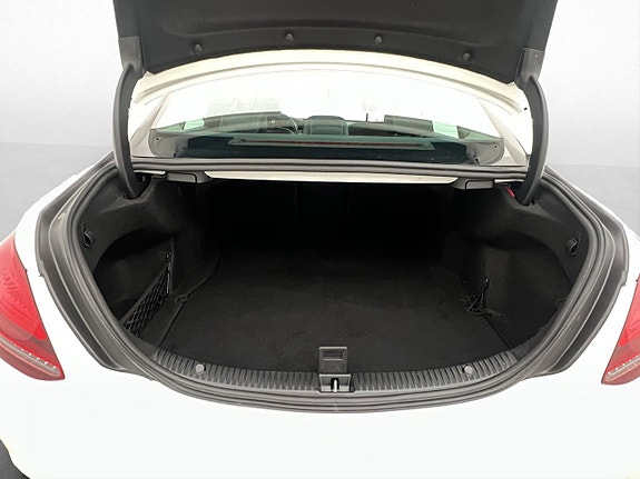 Mercedes-Benz C200 17 of 30