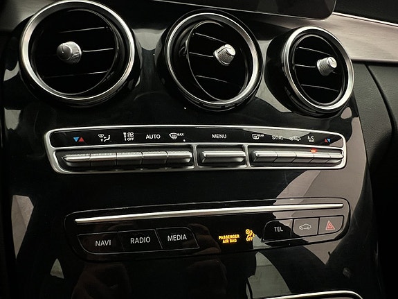 Mercedes-Benz C200 26 of 30