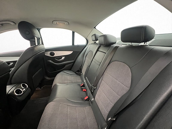 Mercedes-Benz C200 18 of 30