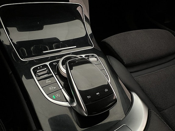 Mercedes-Benz C200 25 of 30