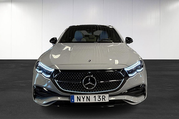 Mercedes-Benz E300 de 5 of 23