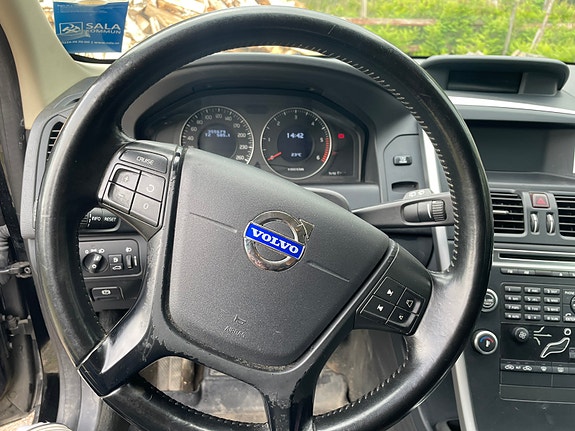 Volvo XC60 2 of 5