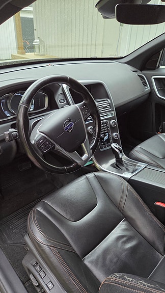 Volvo XC60 3 of 5