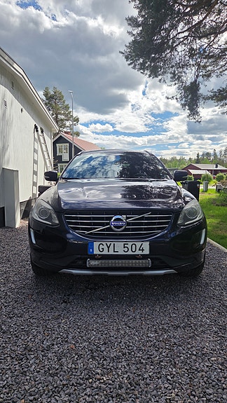 Volvo XC60 2 of 5