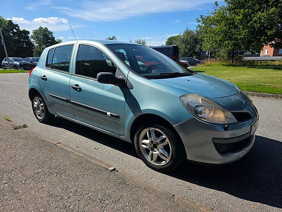 Renault Clio 2 of 5
