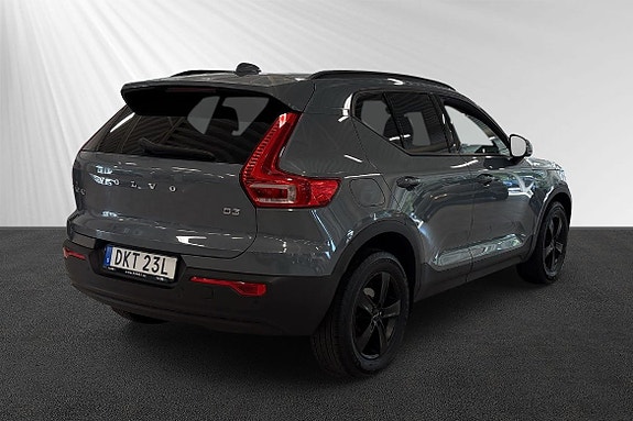 Volvo XC40 3 of 5