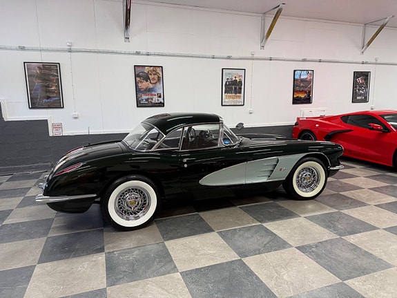 Chevrolet Corvette 12 of 30