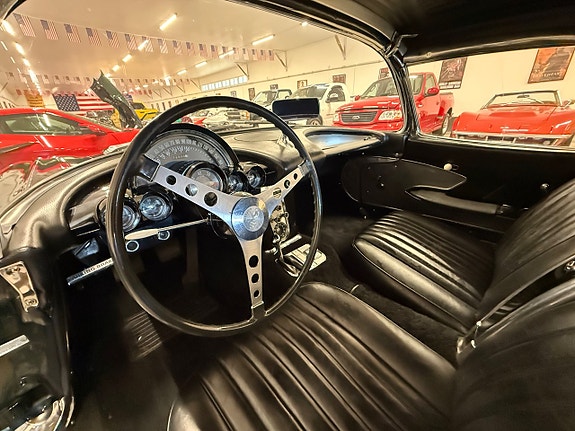 Chevrolet Corvette 26 of 30