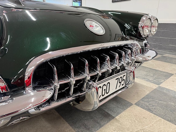 Chevrolet Corvette 18 of 30